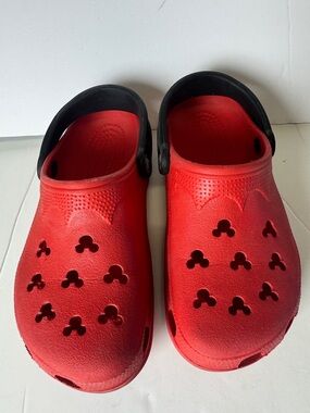 EUC Crocs Disney Parks Exclusive Mickey Mouse Red Sz W 6-7 M 4-5